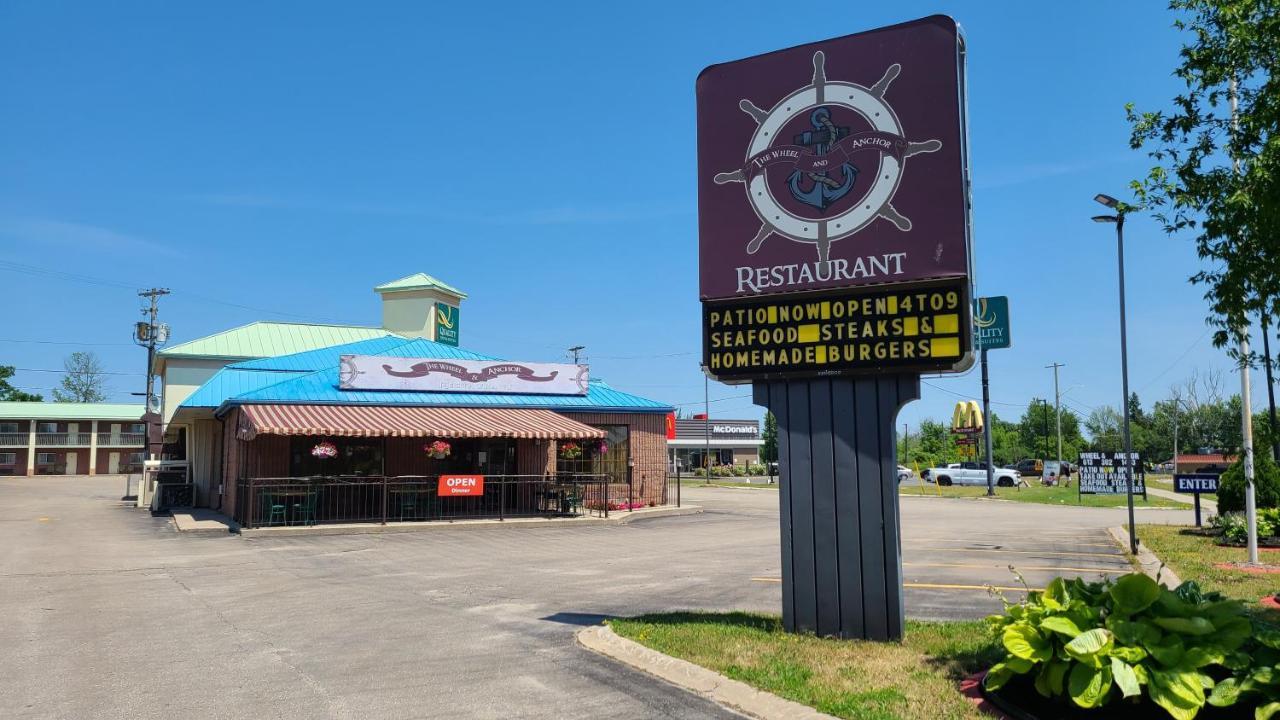 Quality Inn & Suites 1000 Islands Gananoque Extérieur photo