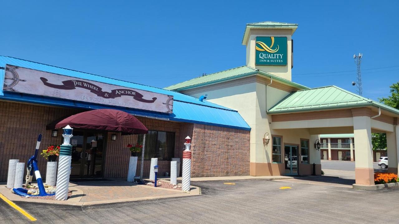 Quality Inn & Suites 1000 Islands Gananoque Extérieur photo
