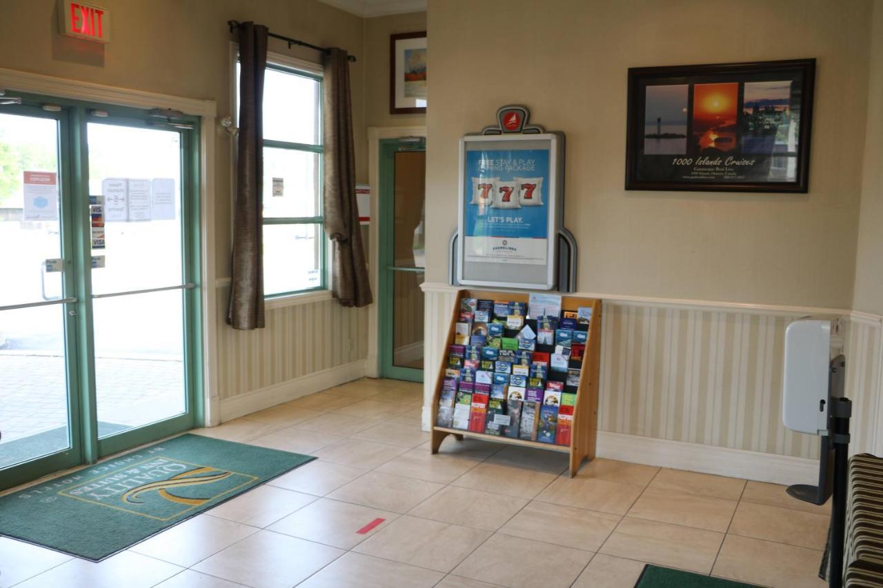 Quality Inn & Suites 1000 Islands Gananoque Extérieur photo
