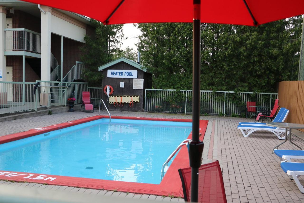 Quality Inn & Suites 1000 Islands Gananoque Extérieur photo