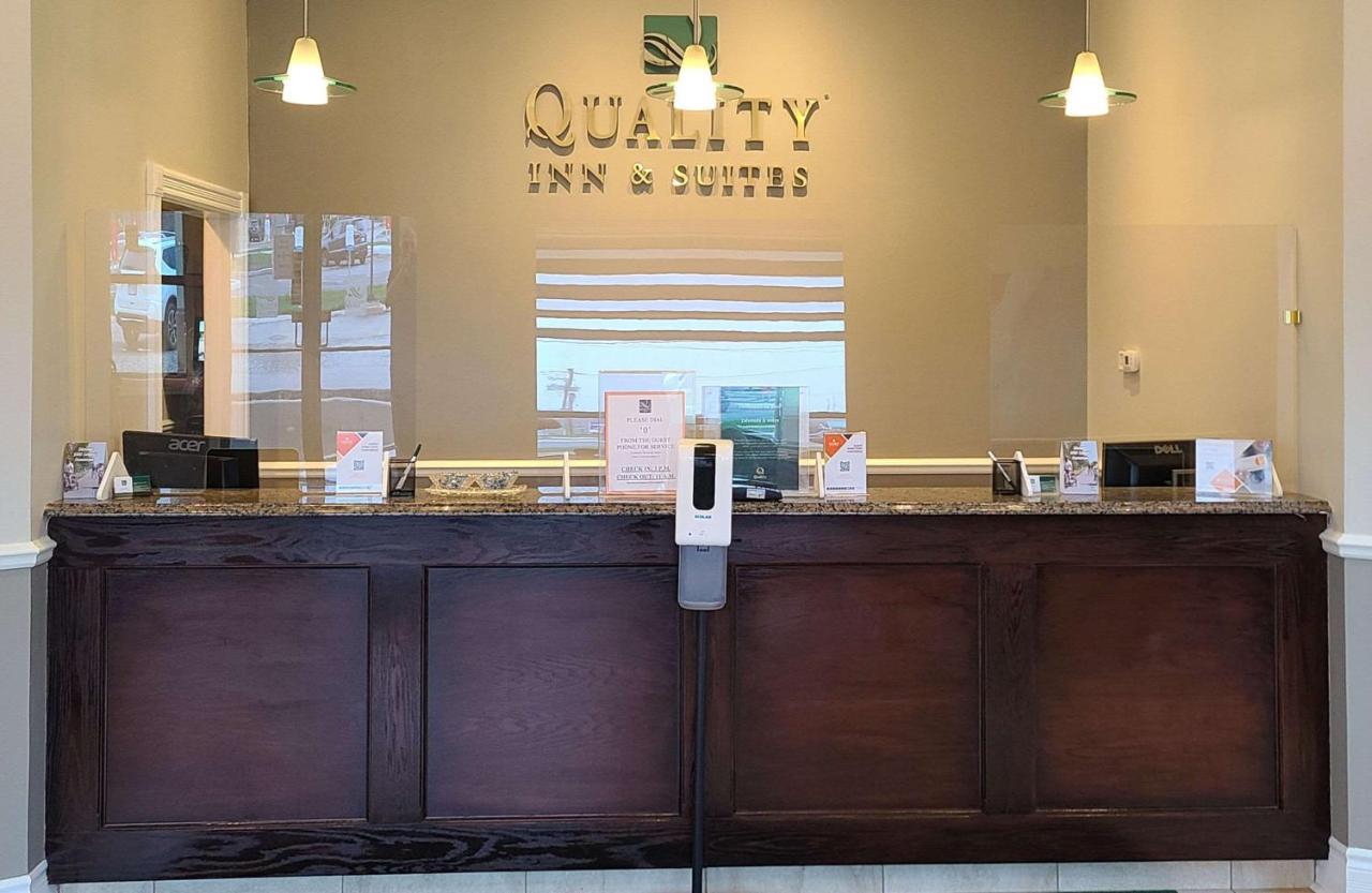 Quality Inn & Suites 1000 Islands Gananoque Extérieur photo