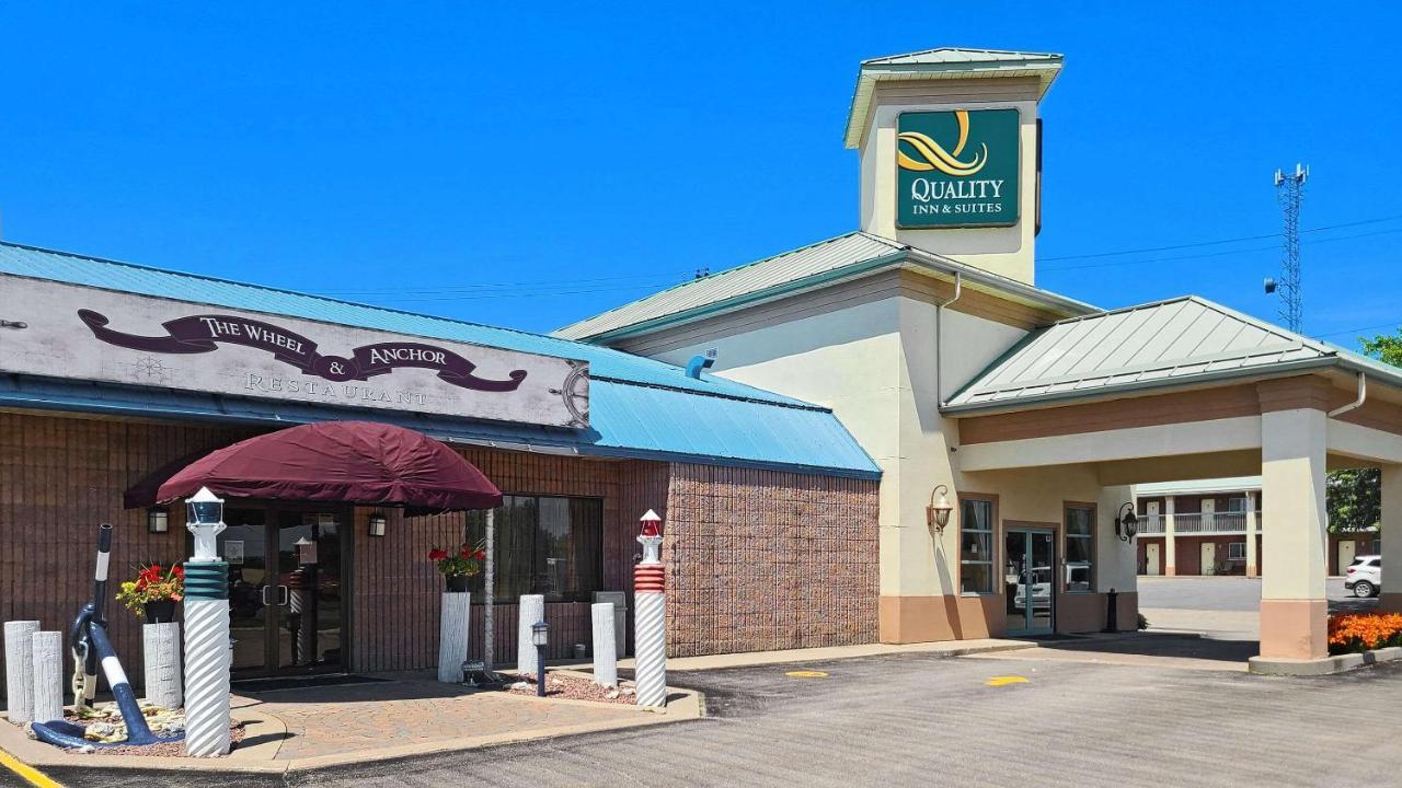 Quality Inn & Suites 1000 Islands Gananoque Extérieur photo