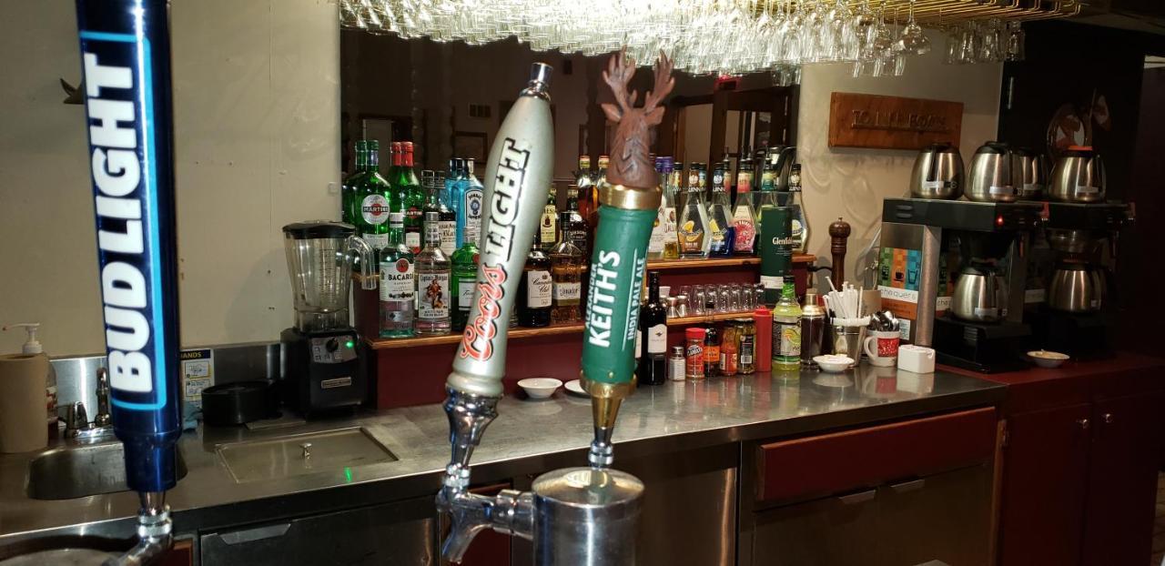 Quality Inn & Suites 1000 Islands Gananoque Extérieur photo