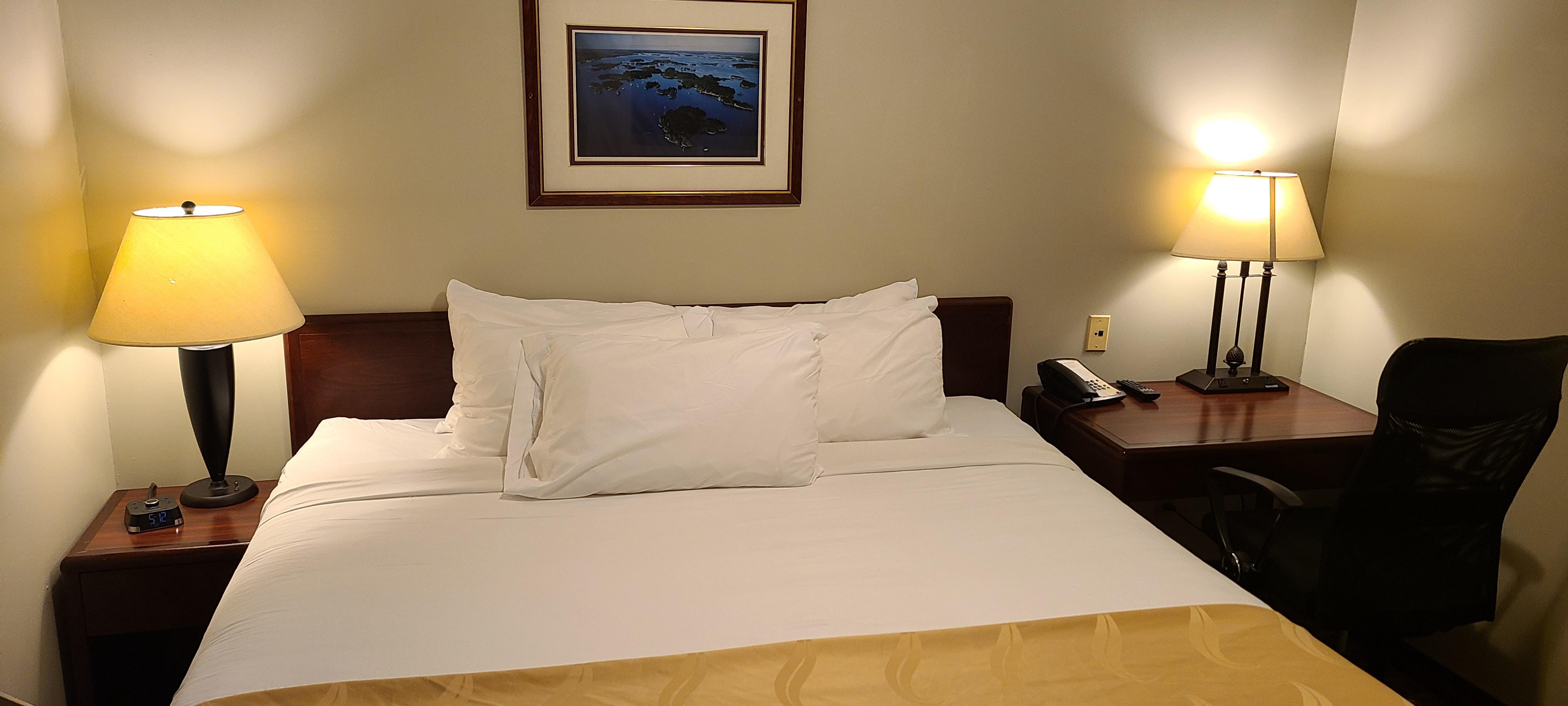 Quality Inn & Suites 1000 Islands Gananoque Extérieur photo