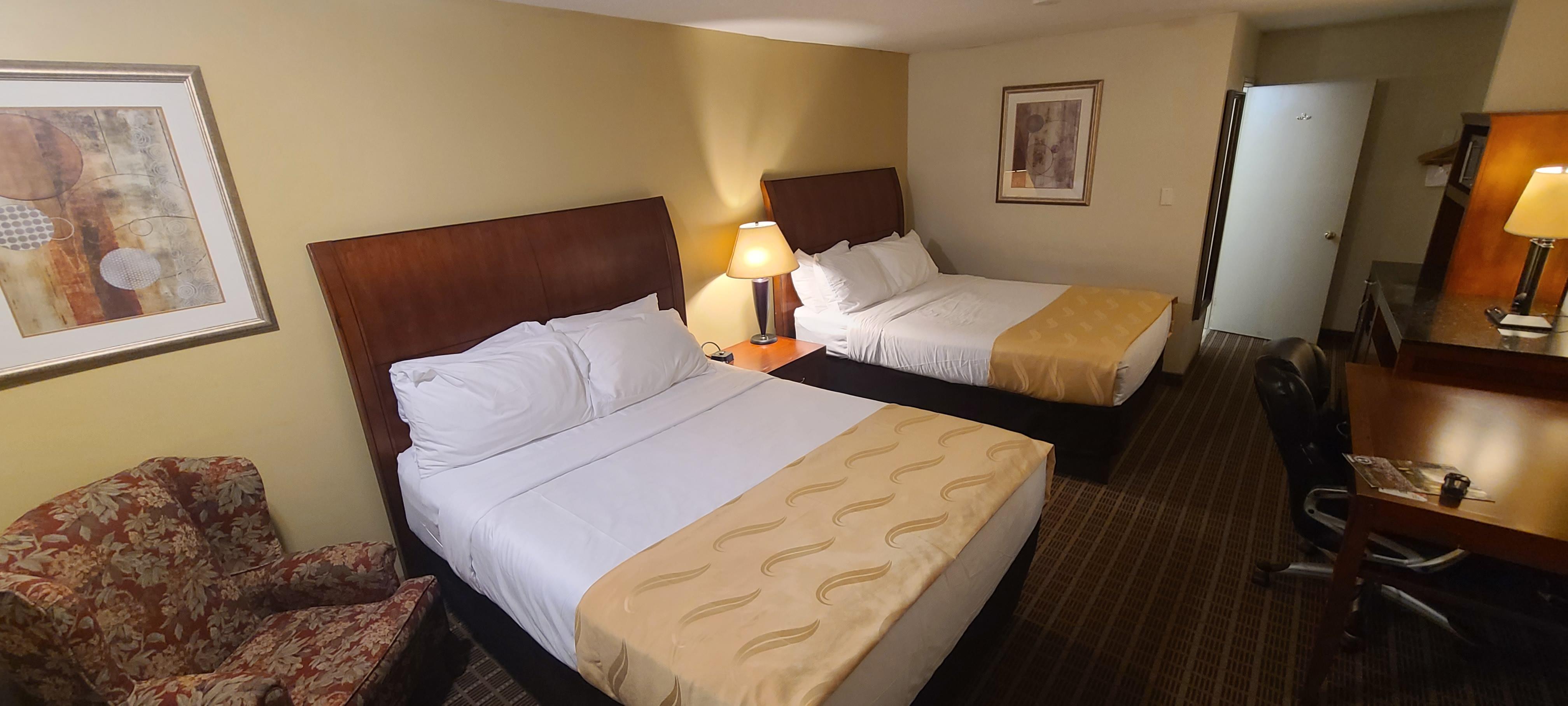 Quality Inn & Suites 1000 Islands Gananoque Extérieur photo
