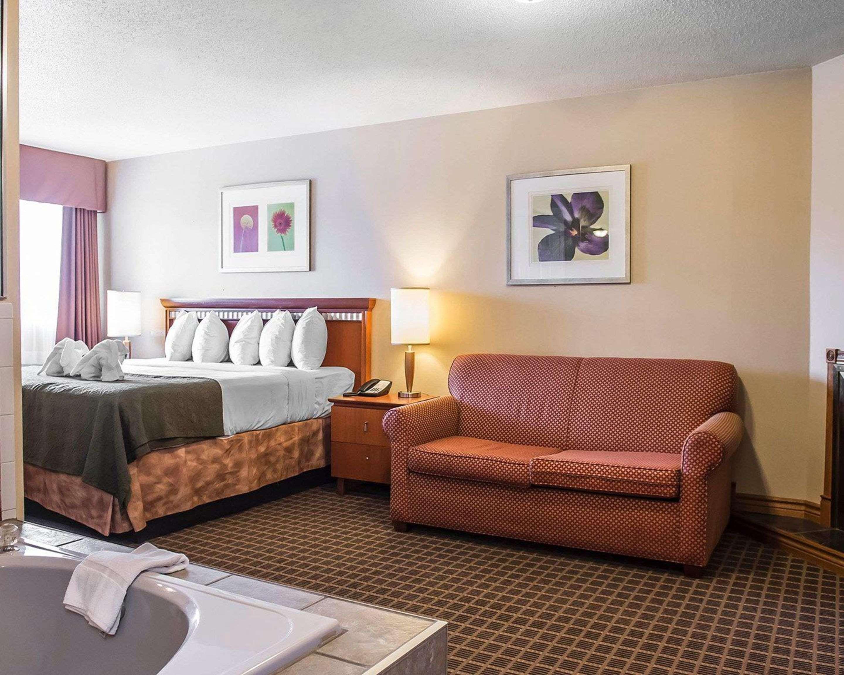 Quality Inn & Suites 1000 Islands Gananoque Extérieur photo