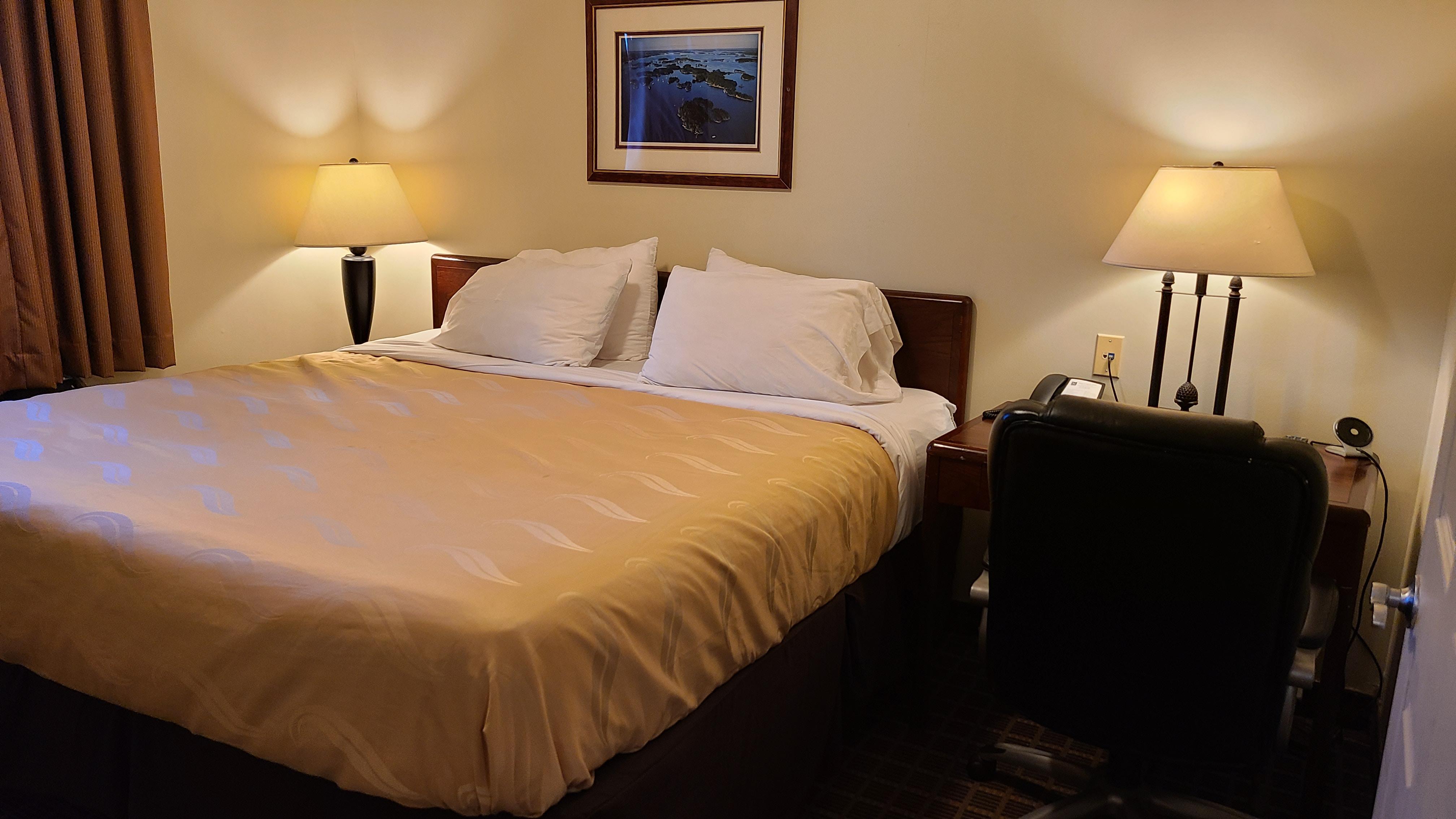 Quality Inn & Suites 1000 Islands Gananoque Extérieur photo