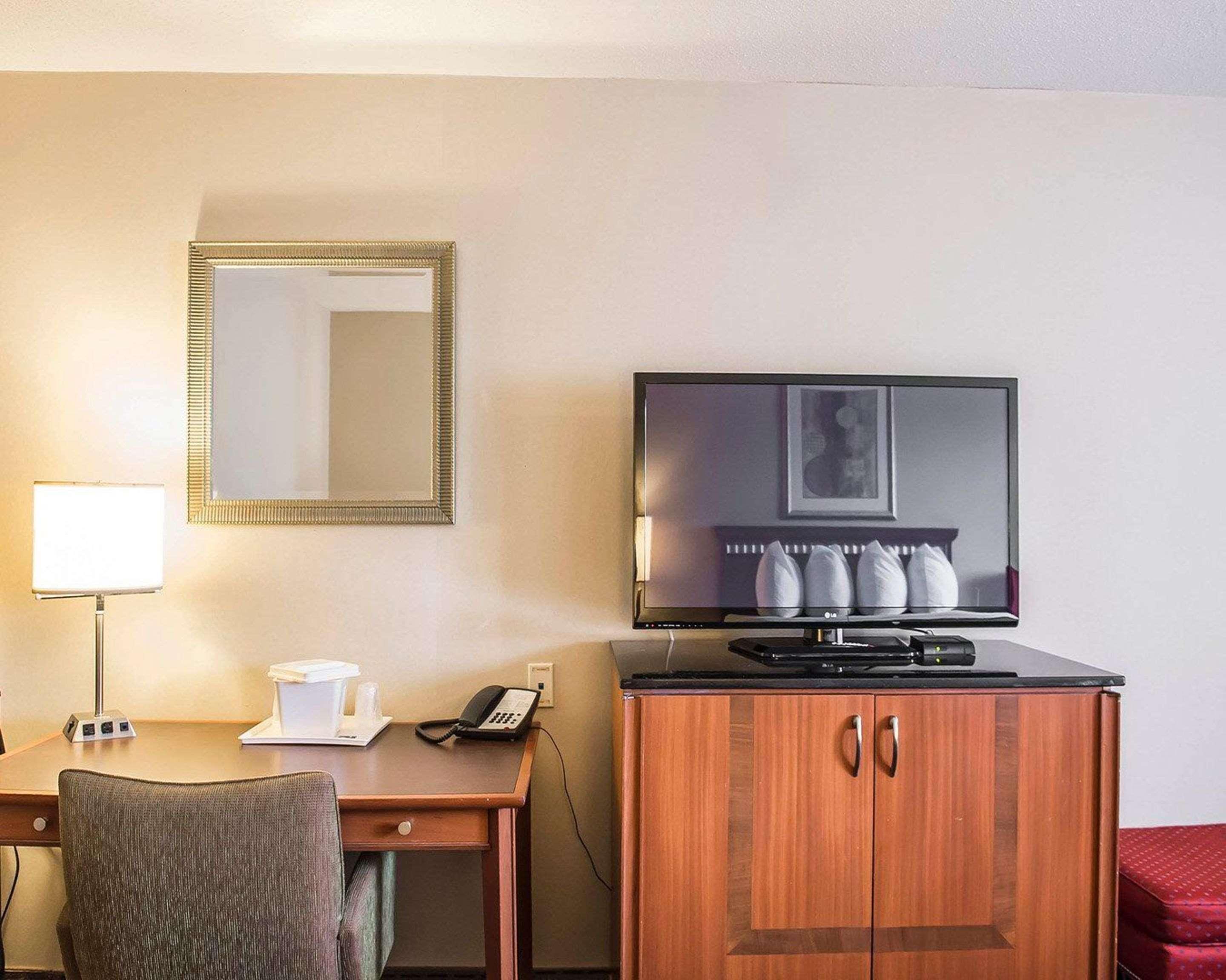 Quality Inn & Suites 1000 Islands Gananoque Extérieur photo