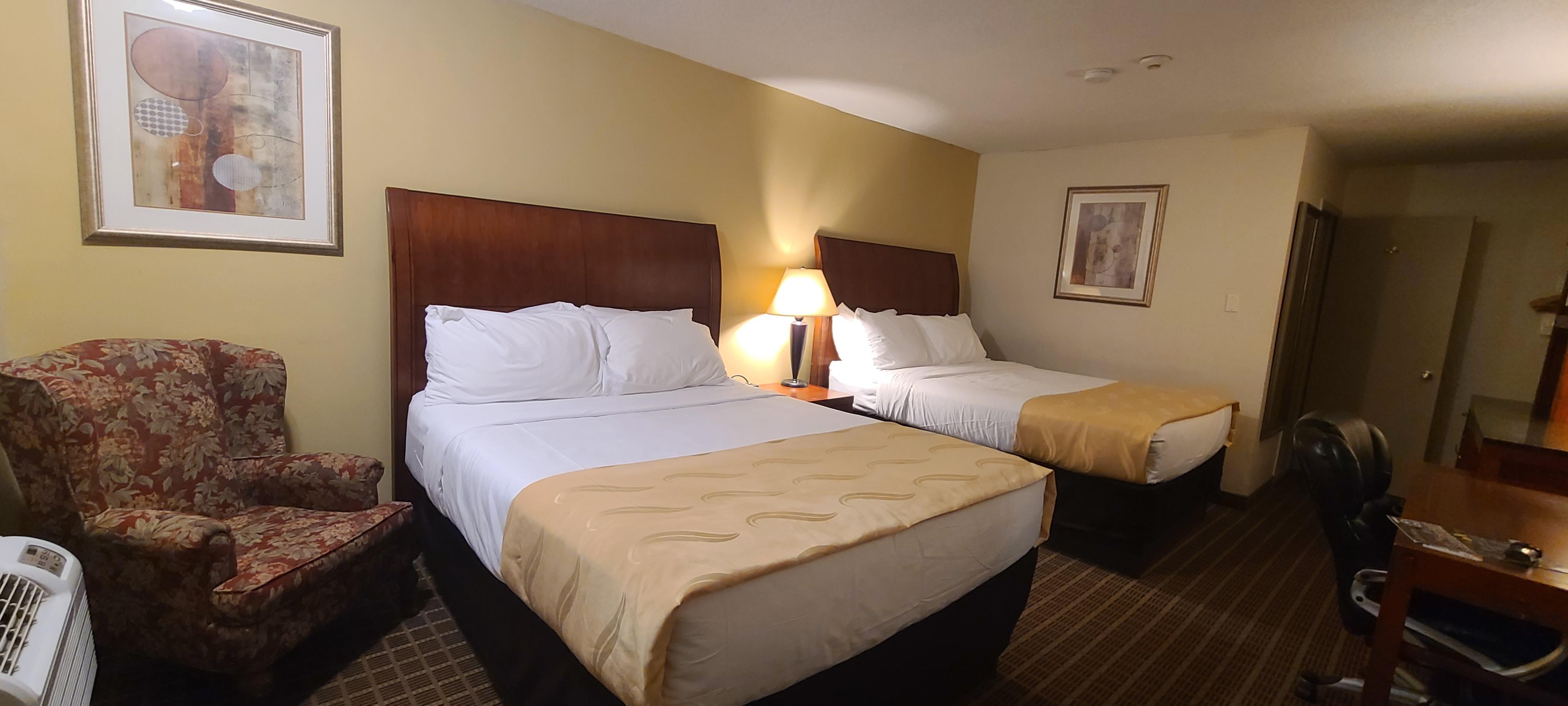 Quality Inn & Suites 1000 Islands Gananoque Extérieur photo