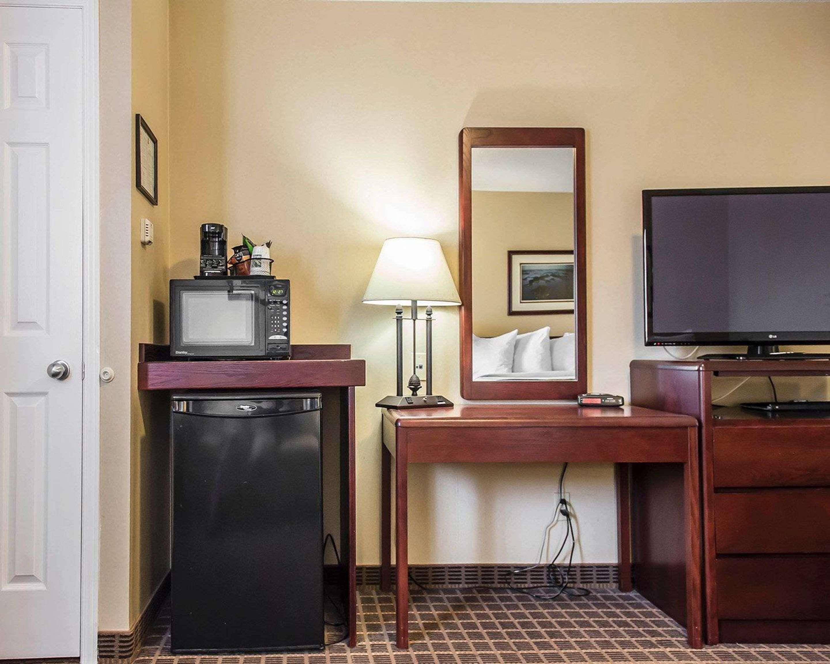 Quality Inn & Suites 1000 Islands Gananoque Extérieur photo