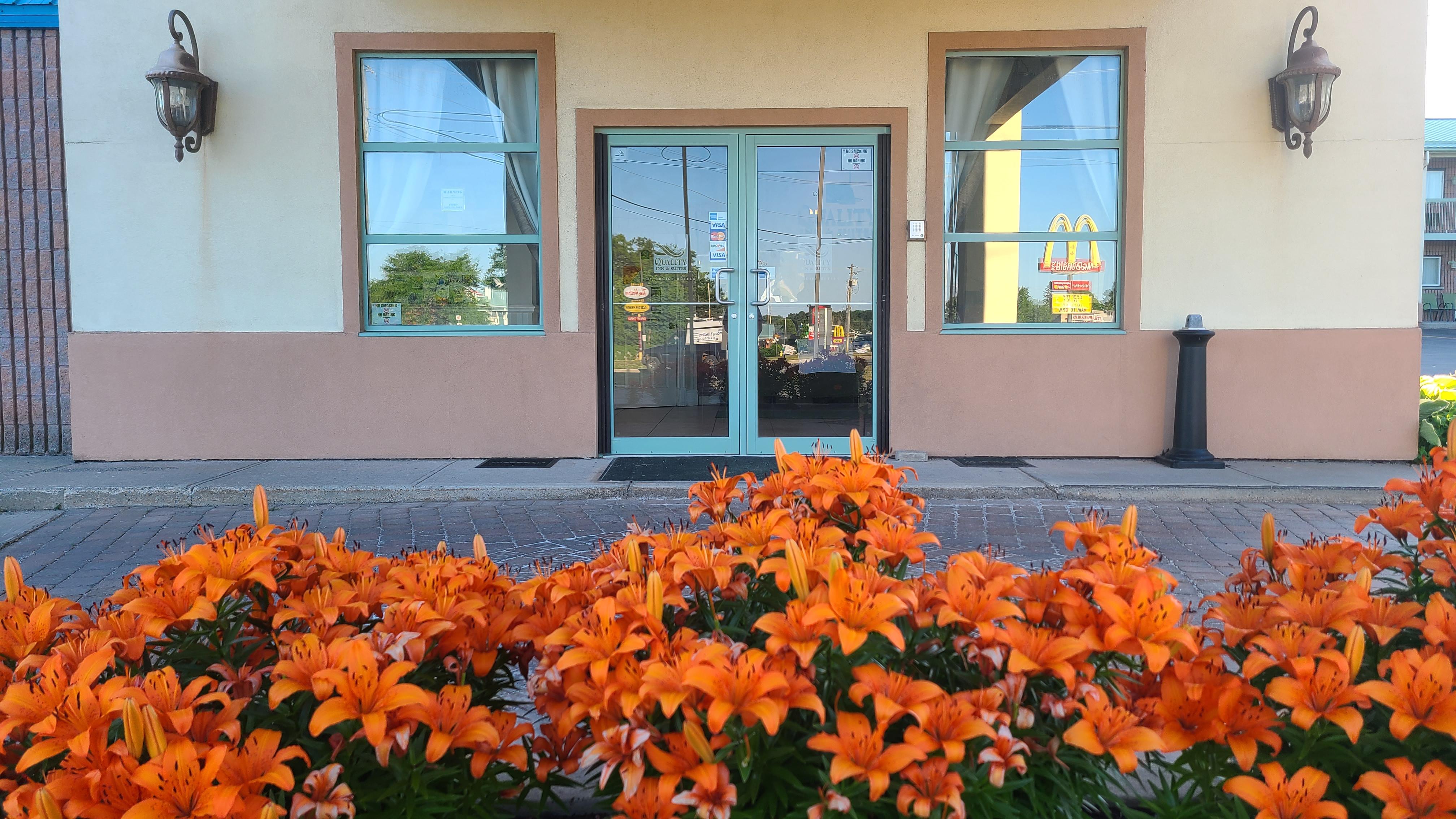 Quality Inn & Suites 1000 Islands Gananoque Extérieur photo