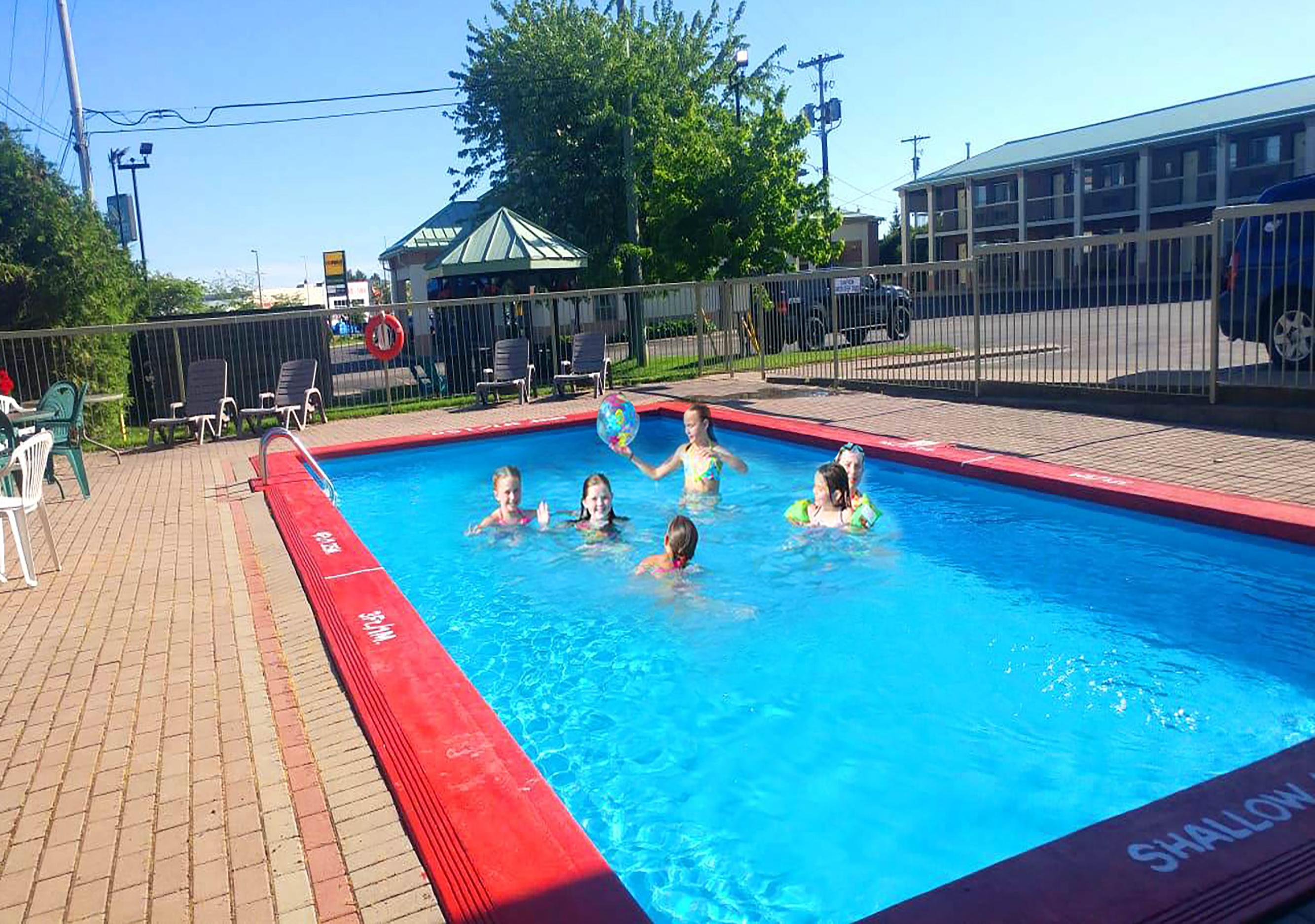 Quality Inn & Suites 1000 Islands Gananoque Extérieur photo