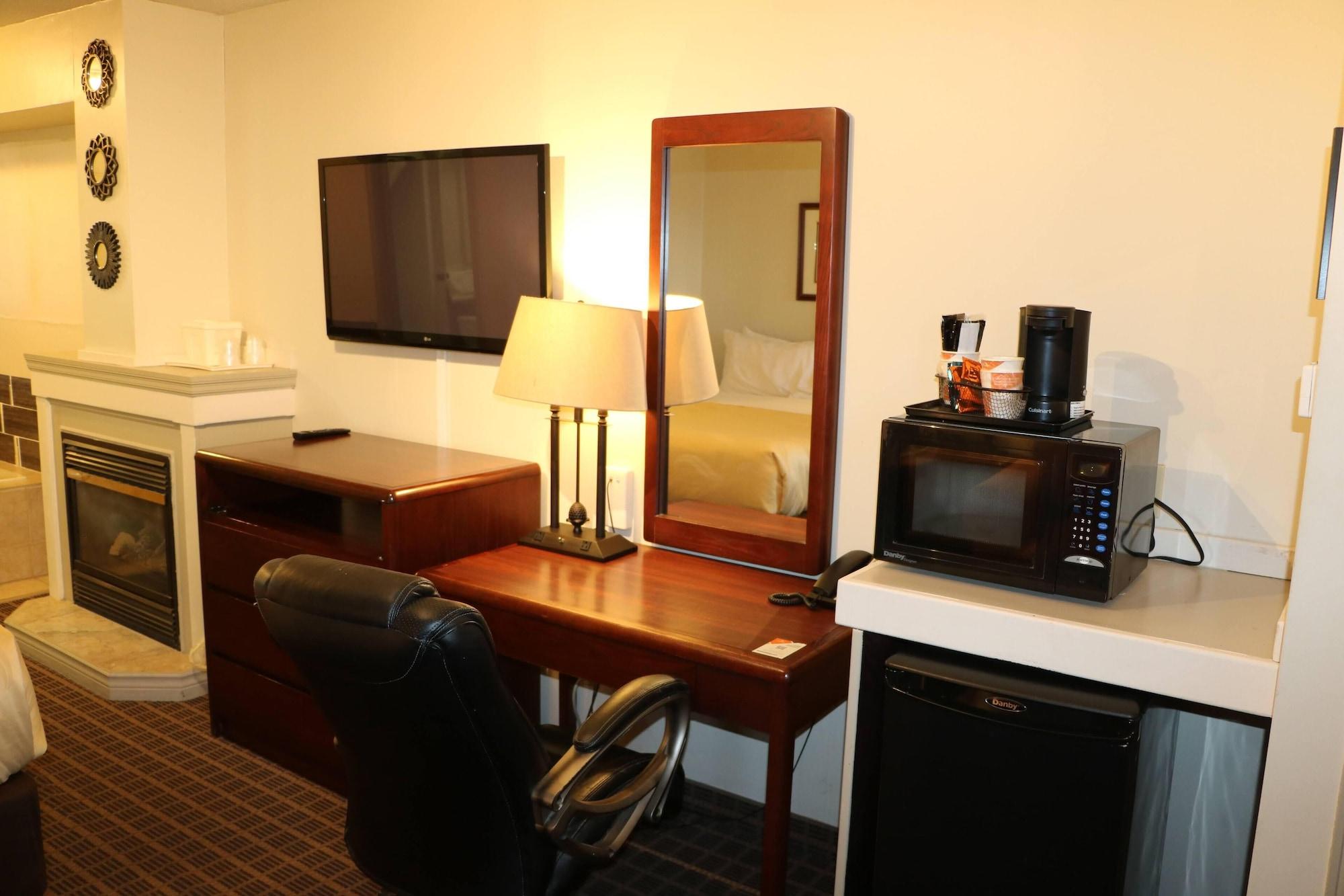 Quality Inn & Suites 1000 Islands Gananoque Extérieur photo