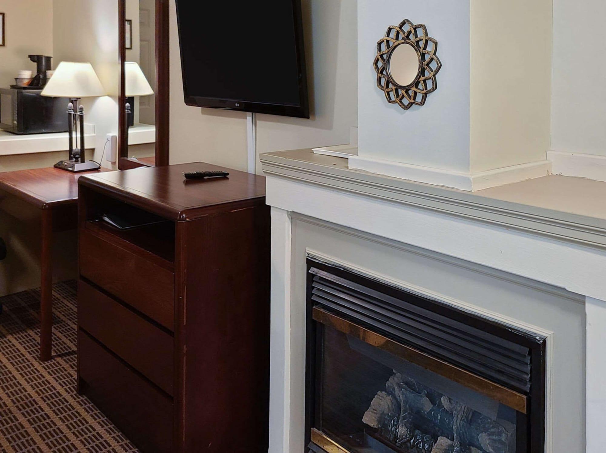 Quality Inn & Suites 1000 Islands Gananoque Extérieur photo